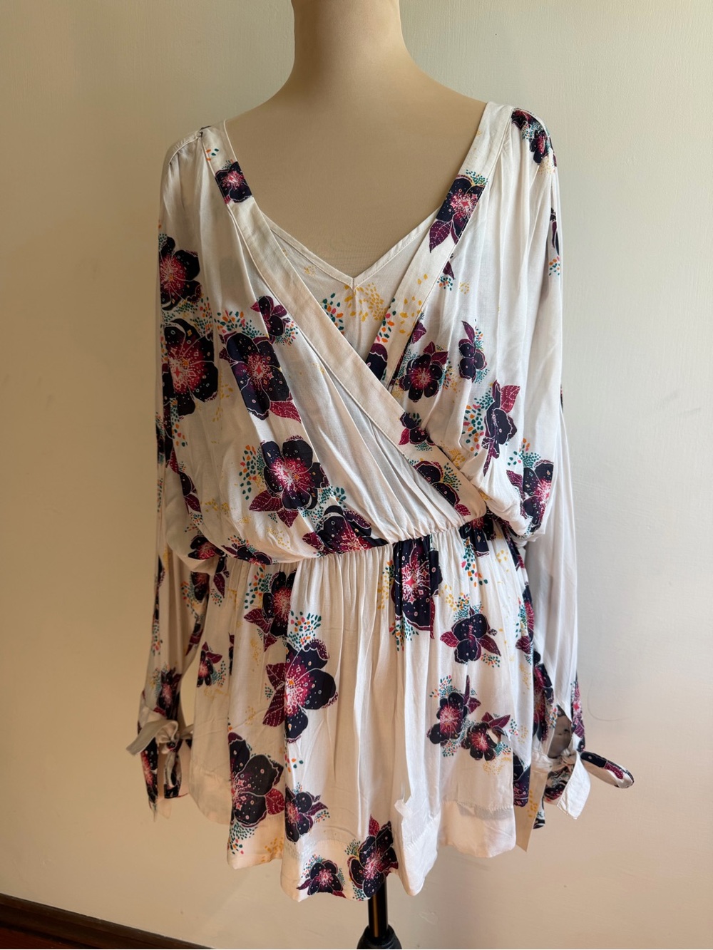 Free People Tuscan Dreams Tunic Top M Floral Ivory Boho Tie Sleeve Draped